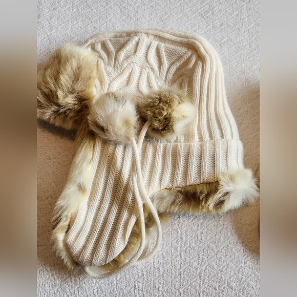 PARKHURST Cable Knit Trapper-Style Cream Knit Hat and Mittens Set with Faux Fur. - Picture 11 of 11